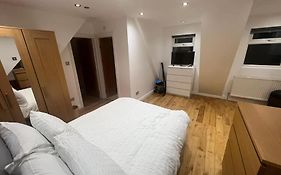 Hampden Rd N8,Studio Flat